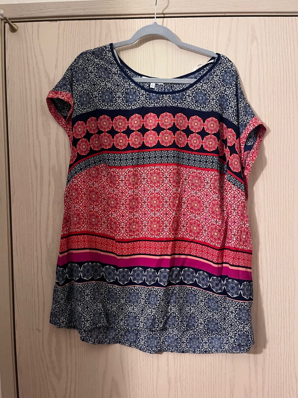 DR2 Women’s Navy and Pink Printed Short Sleeve Top